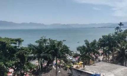 Apartamento duplex mobiliado com 3 dormitórios beira mar .