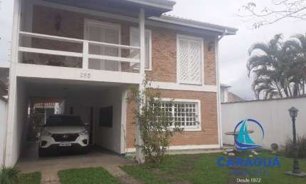 Excelente sobrado com 3 suites à venda pertinho da praia na Martim de Sá, em Caraguatatuba
