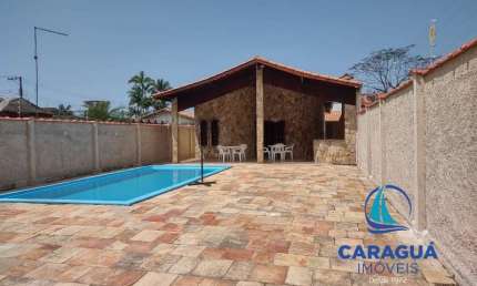 Excelente casa térrea com excelente acabamento à venda no bairro do Massaguaçu, em Caraguatatuba