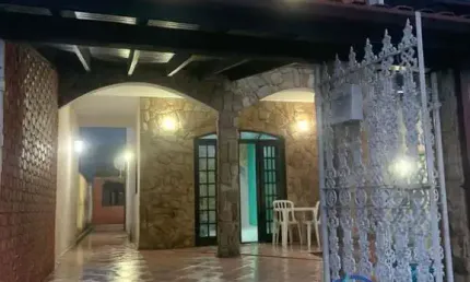 Sobrado de rua 2 quartos, 2 wc, em excelente localização no Indaia
