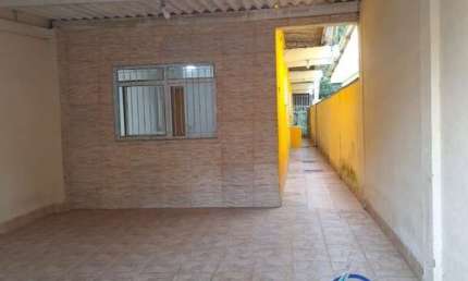 Casa a venda, Rio do Ouro, Caraguatatuba, 2 dormitórios sendo 1 Suite, Sala, Cozinha, Banheiro, Área de Serviço e 2 Vagas Cobertas.