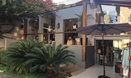 Casa comercial com 3 salas à venda no Centro, Caraguatatuba 