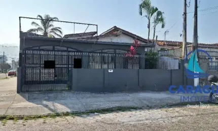 Casa de esquina em excelente localização à venda no bairro Jardim Primavera, em Caraguatatuba