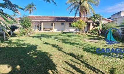Casa terrea com amplo quintal, 3 dorms, 2 wc, 6 quadra da praia