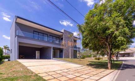 Luxuosa Casa de Alto Padrão à Venda no Residencial Lago Azul