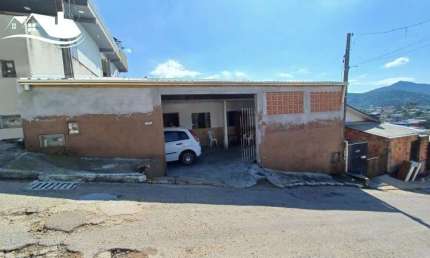 Casa  em Camboriú no bairro Conde Vila Verde com 04 dormitórios