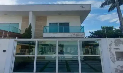 Sobrado em Porto Belo no bairro Pereque com 03 dormitorios