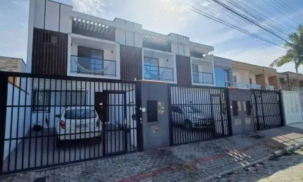 Sobrado em camboriú no bairro santa regina com 03 suítes