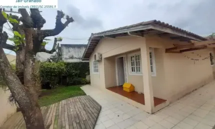 Linda Casa em Camboriú no bairro Tabuleiro com 03 dormitórios