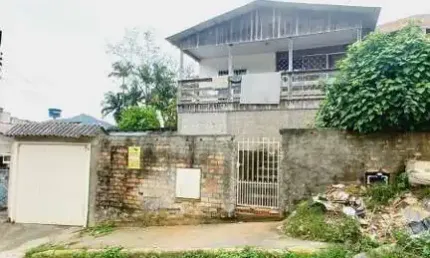 Casa em Camboriú no bairro Tabuleiro com 02 dormitórios
