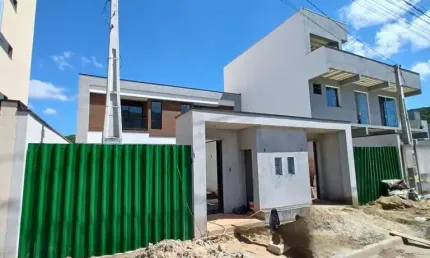 Sobrado em Camboriú no Bairro São Francisco de Assis com 03 Suítes