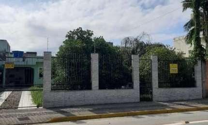 Linda Casa em Camboriú no bairro Areias com 03 dormitórios