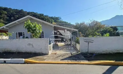 Casa à venda, monte alegre, CAMBORIU - SC com 04 Quartos sendo 01 Suíte