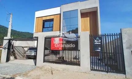 Casa à venda, Bairro São Francisco, CAMBORIU - SC com 04 Suítes