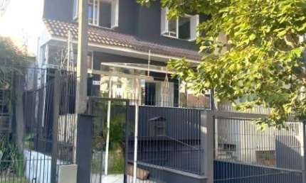 Casa com 4 quartos à venda na Chácara das Pedras, Porto Alegre  por R$ 1.500.000