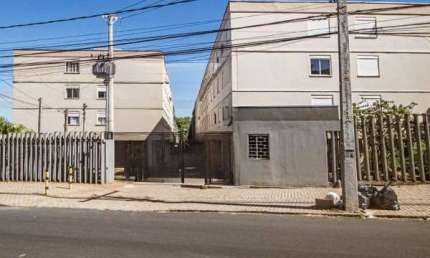 Apartamento com 3 quartos para alugar no Glória, Porto Alegre  por R$ 1.600