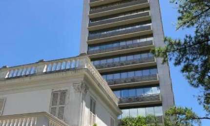 Sala comercial à venda no Menino Deus, Porto Alegre  por R$ 590.000