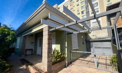 Casa em condomínio fechado com 2 quartos para alugar na Tristeza, Porto Alegre  por R$ 3.800
