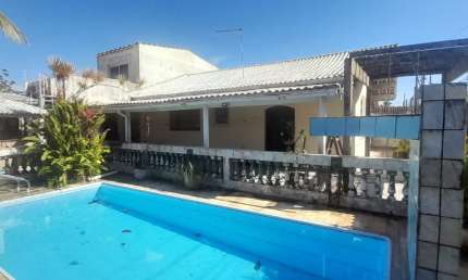 Casa no bairro Jardim Itapel cidade de Itanhaém a 100m da praia com piscina .