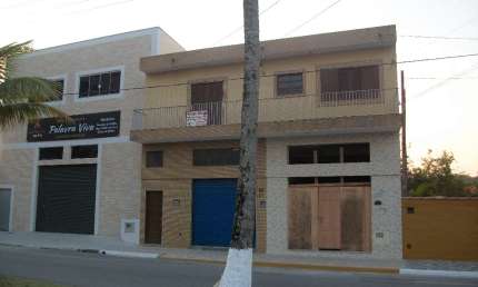Casa sobre loja no  pertinho do centro de Mongaguá bairro Vera Cruz 150m da praia 5 minutos do centro