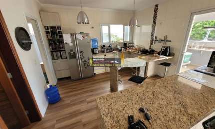 Casa em Condomínio para Locação em Valinhos / SP. - 3 dorms. 2 vagas- R$ 8.000,00+Cond.+IPTU. 