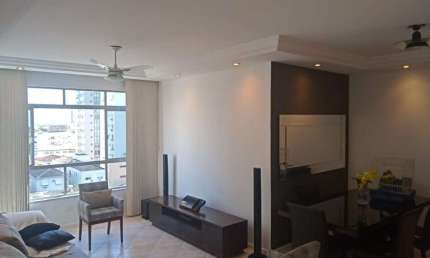 Amplo apartamento de três dormitórios com dependência comple