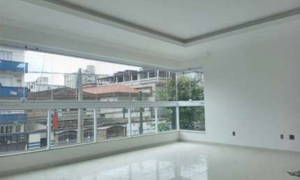 Casa sobreposta triplex nova. Três dormitórios com suíte, pi