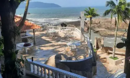 Dois dormitórios todo reformado. Ilha Porchat. Este é no mar