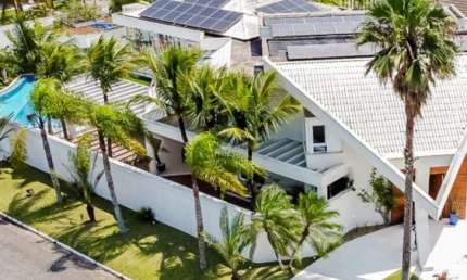Casa alto padrão em condomínio em Guaruja. Cinematográfica.
