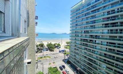 Um dormitório frente praia. Vista maravilhosa. Reformado..