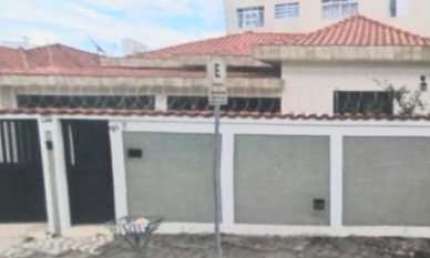 Casa ampla em São Vicente. 4 dormitórios no total. Excelente