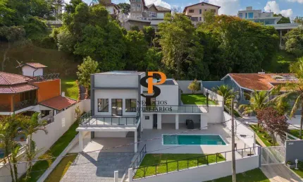 Casa à Venda no Condomínio Estância Marambaia em Vinhedo/SP