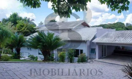 Casa à Venda no Condomínio Estância Marambaia em Vinhedo/SP
