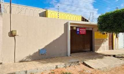 Casa À Venda Com 3 Quartos - Bairro  São José - Juazeiro do Norte/CE