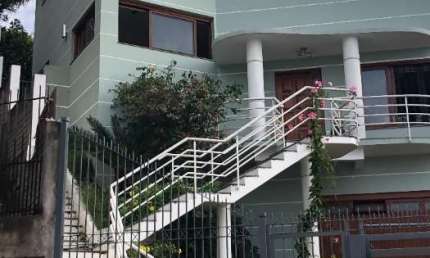 Casa com 3 quartos à venda na Rua Pedro Carneiro Pereira, 115, Teresópolis, Porto Alegre por R$ 2.500.000