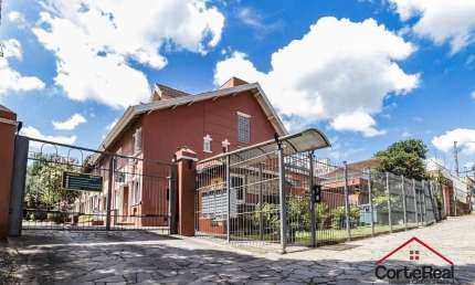 Casa com 3 quartos à venda na Avenida Arnaldo Bohrer, 184, Teresópolis, Porto Alegre por R$ 575.000