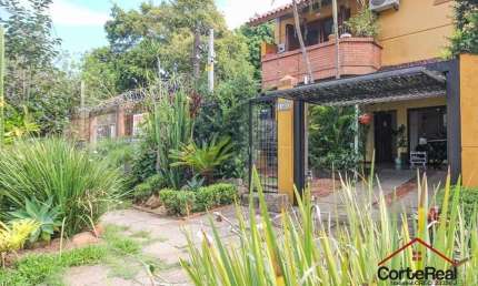 Casa com 3 quartos à venda na Rua Mura, 120, Espírito Santo, Porto Alegre por R$ 560.000