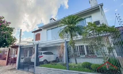 Casa com 4 quartos à venda na Rua Pedro Waine, 194, Santa Maria Goretti, Porto Alegre por R$ 835.000