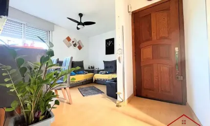 Apartamento com 3 quartos à venda na Rua Ibicui, 45, Cristal, Porto Alegre por R$ 270.000