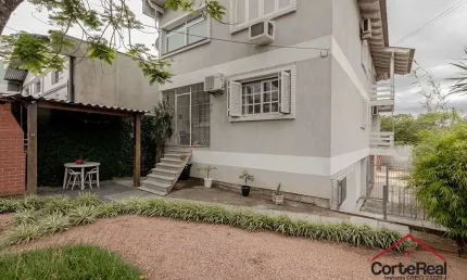 Casa com 3 quartos à venda na Rua Ernesto Pellanda, 78, Vila Jardim, Porto Alegre por R$ 580.000