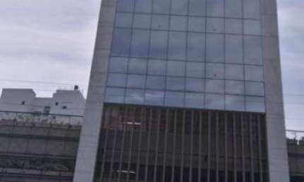 Sala comercial para alugar na Avenida Érico Veríssimo, 1140, Menino Deus, Porto Alegre por R$ 1.400