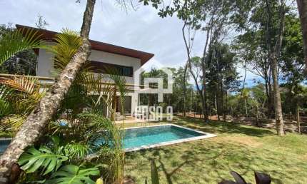 Casa solta 3 suítes com kit piscina privativa na Reserva Ambiental de Praia do Forte Bahia