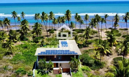 Casa 4 suítes á venda frente mar no Condomínio Piscinas Naturais em Praia do Forte