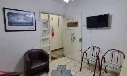 Sala comercial com divisórias e semimobiliada no centro em canoas