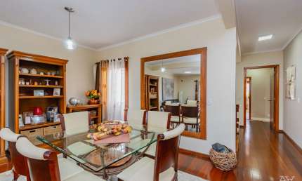 Casa ALTO PADRÃO semimobiliada, 4 dormitórios, piscina, no Centro de Canoas