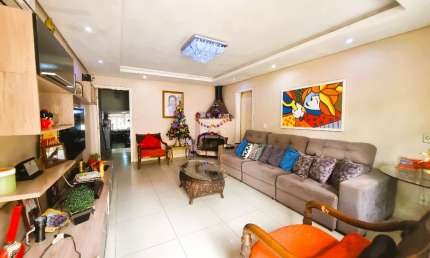 Casa térrea com 3 dormitórios, 2 vagas, Centro de Canoas