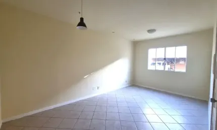 Casa sobrado em condomínio com 4 dormitórios, 2 vagas de garagem, no Centro de Canoas