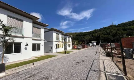 Sobrado com 3 dormitórios à venda, 95 m² por R$ 1.280.000 - Praia das Cigarras - São Sebastião/SP