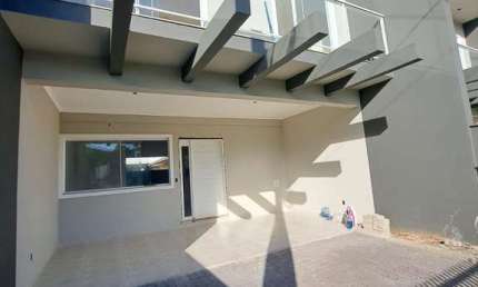 Casa Sobrado geminado localizado em Pirabeiraba, Joinville