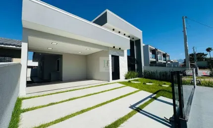 Casa 3 dormitórios, sendo 1 suíte por R$ 780.000,00
